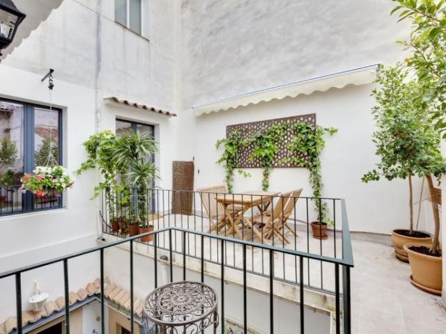 Renovated high quality apartment with..
