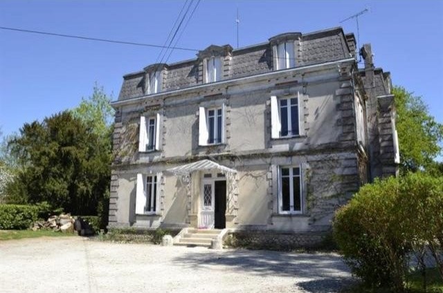5 bedroom House For Sale: 16100 COGNAC