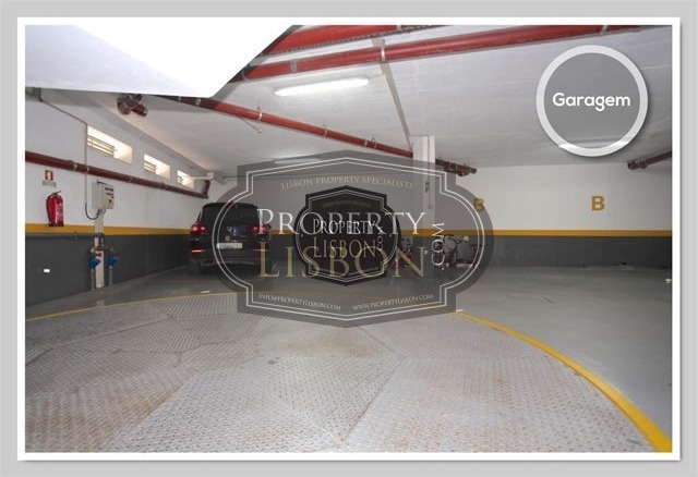 T2 Lisbon Apartment for Sale with River..