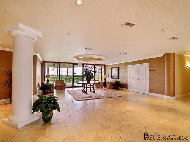2 bedroom Flat For Sale: 4600 Highway.. - 2