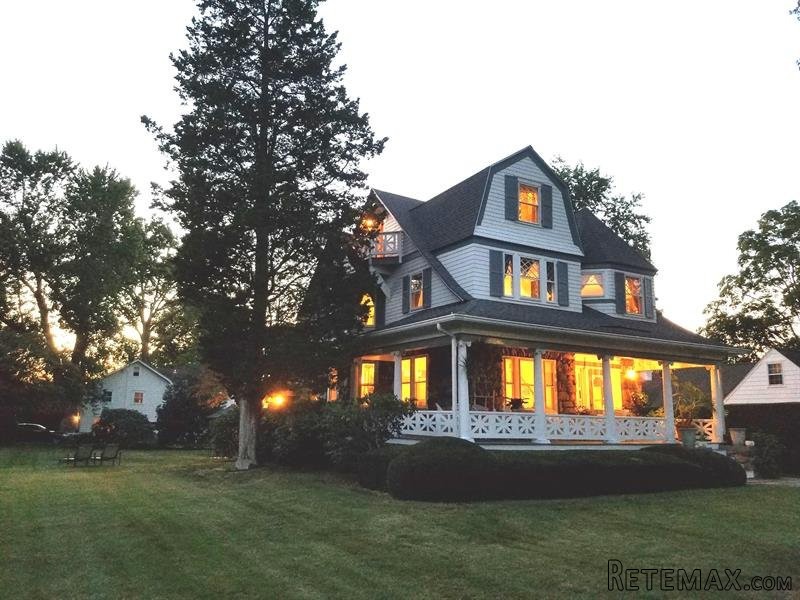 5 bedroom House For Sale: 323 Sound..