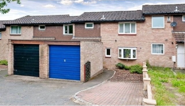 ROOM TO LET IN HOLLINSWOOD - ALL BILLS..