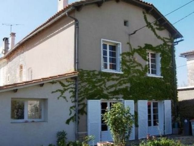 Spacious 3 bed renovated house with..