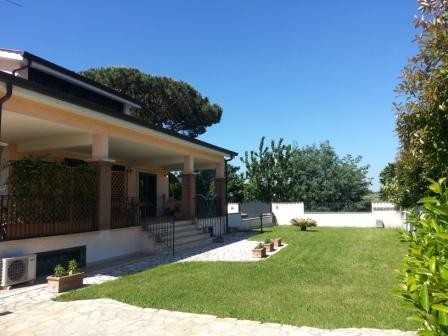 5 Bedrooms - Villa - For Sale - 2