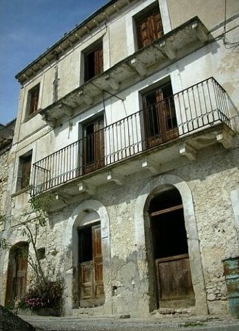 Large property with stunning lake views.. - 2
