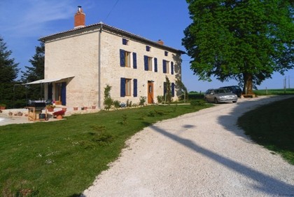 Grand Charentaise property with pool in..