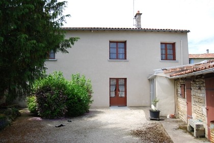 Cute 3-bed cottage with pretty garden