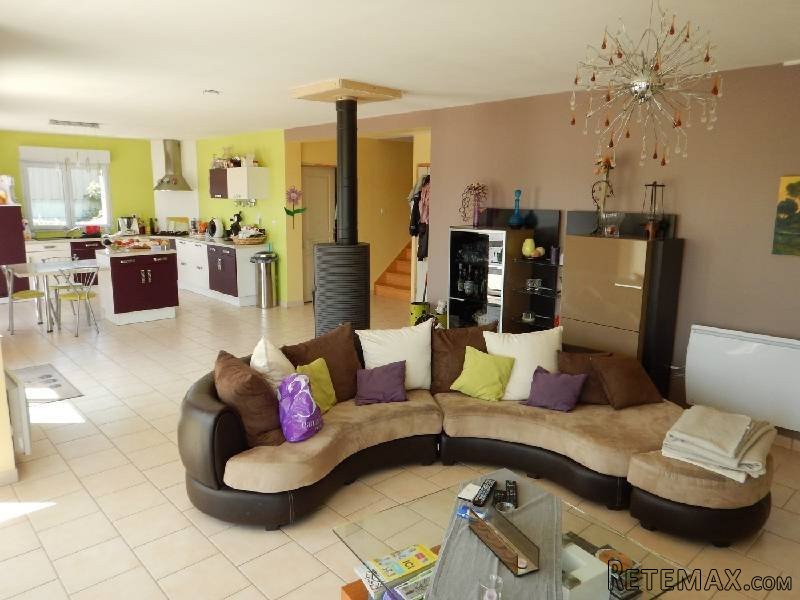 Traditional Detached House For Sale - 2
