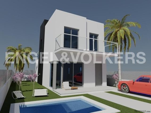 3 BEDROOM HOUSES WALKING TO THE SEA