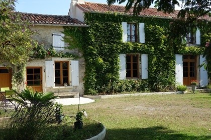 Spacieuse maison de caractere offrant..