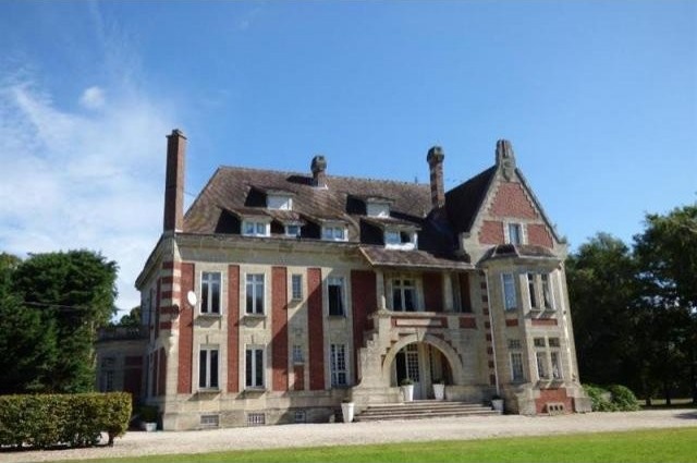 10 bedroom Manor House For Sale: 80700..