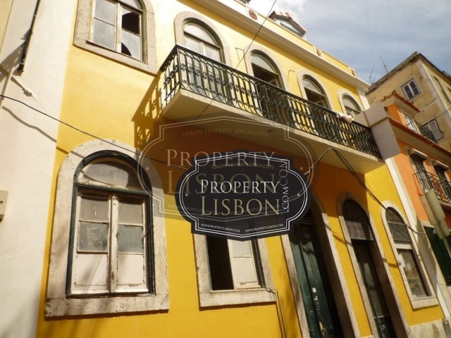 Fully Renovated Lisbon Building for..