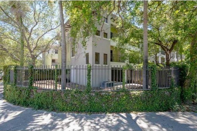 2 bedroom Flat For Sale: 3204 BIRD AV #..