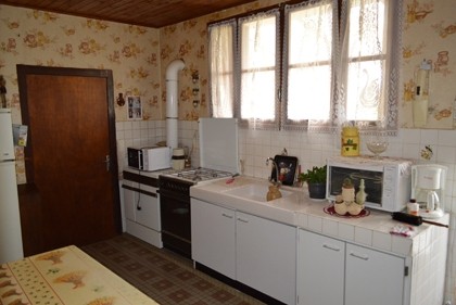 5-bed property with 3 hectares of land - 2