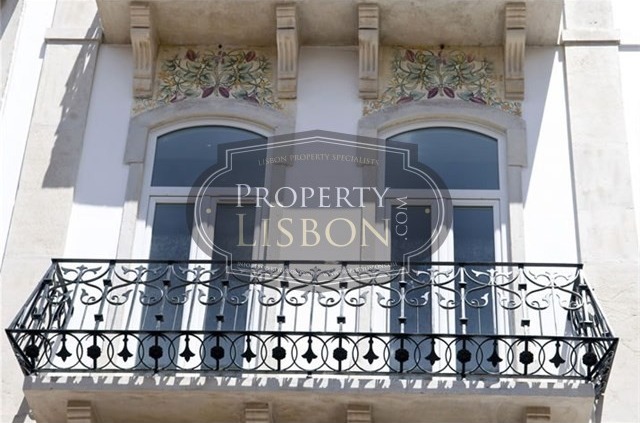 Renovated T3 Lisbon Apartment in Sao..