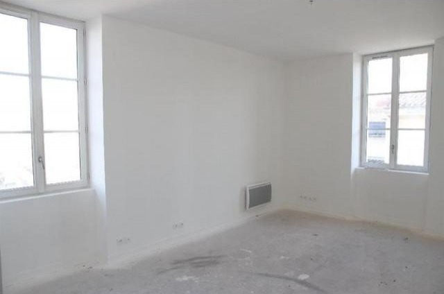 2 bedroom Flat For Sale: 86000 POITIERS