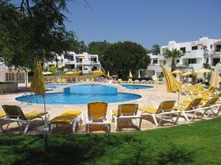 2 and 3 Bedroom Apartments on Golf..