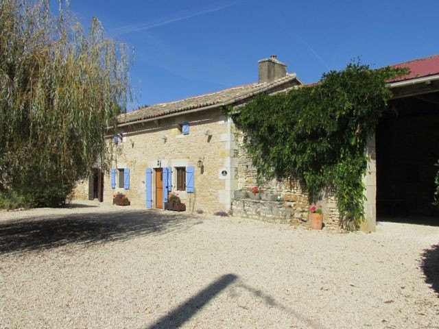 Renovated Farmhouse, Gite, Heated Pool..