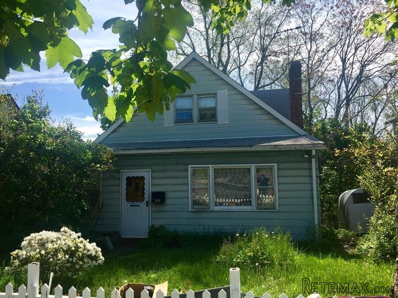 3 bedroom House For Sale: 528 Valley..