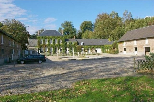 9 bedroom House For Sale: 80550 LE.. - 2