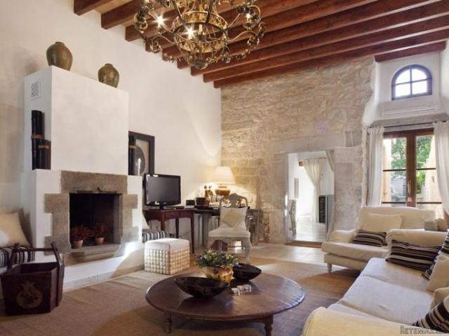 Excellent refurbished town house in..