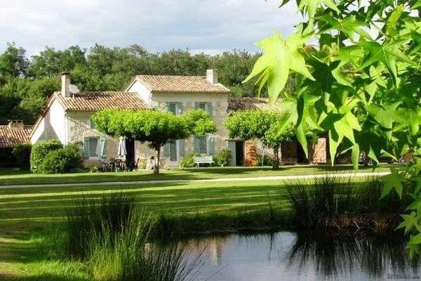 Nr Montguyon (17) - A magnificent..