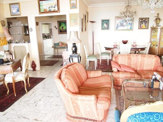 Bright two bed in Parc Imperial
