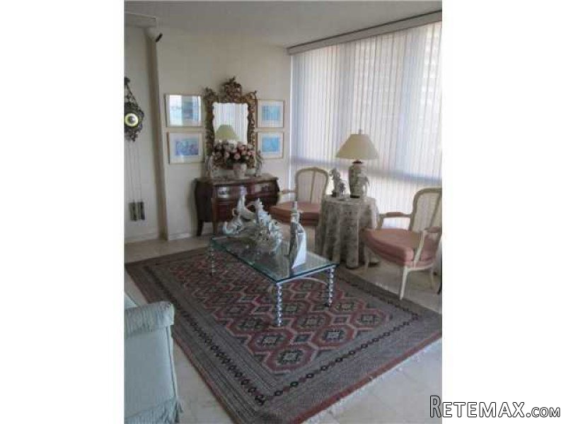 3 bedroom Flat For Sale: Miami 33131