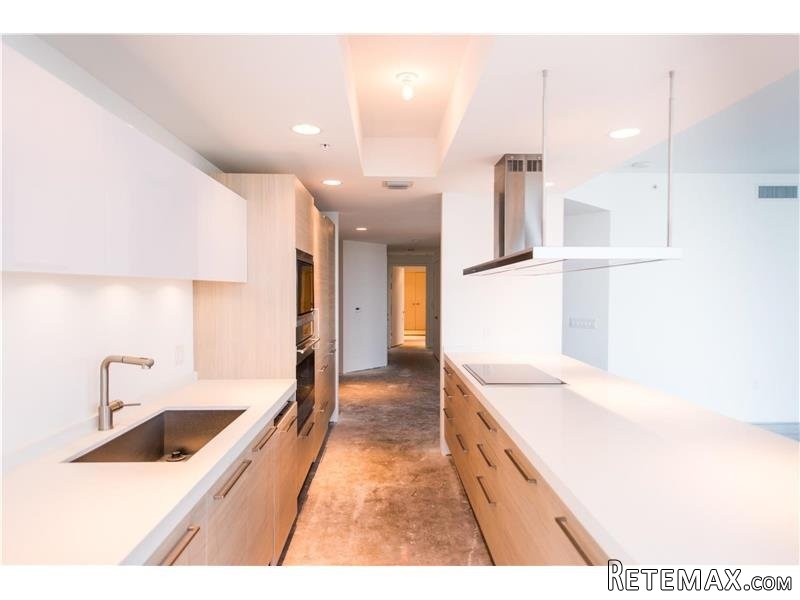 3 bedroom Flat For Sale: 17301 Biscayne.. - 2