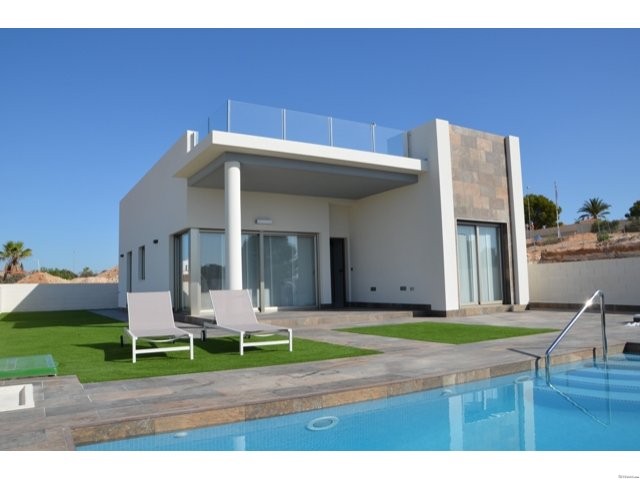 New 3 bedrooms villa in Villamartin