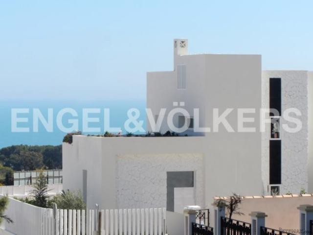BRAND NEW LUXURY VILLA WITH SEA VIEWS - 2