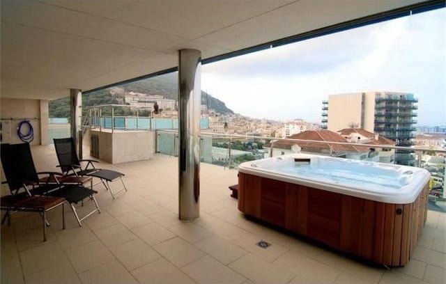 3 bedroom Apartment For Sale: Ocean..
