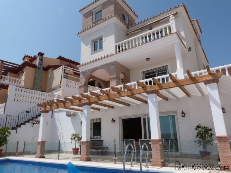 4 bedroom, 4 bathroom Villa, (build 270.. - 2