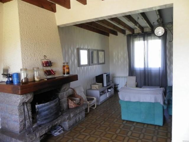 Delightful Cottage Style Property - 2