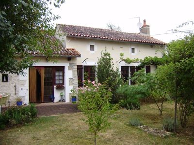 Detached Stone Property With Guest..