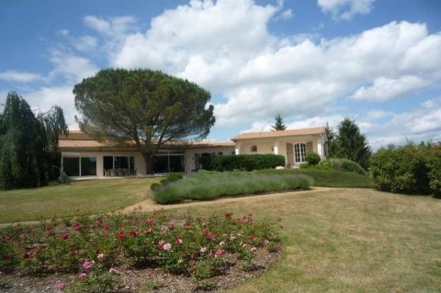 5 bedroom Villa For Sale: 63500 ISSOIRE - 2