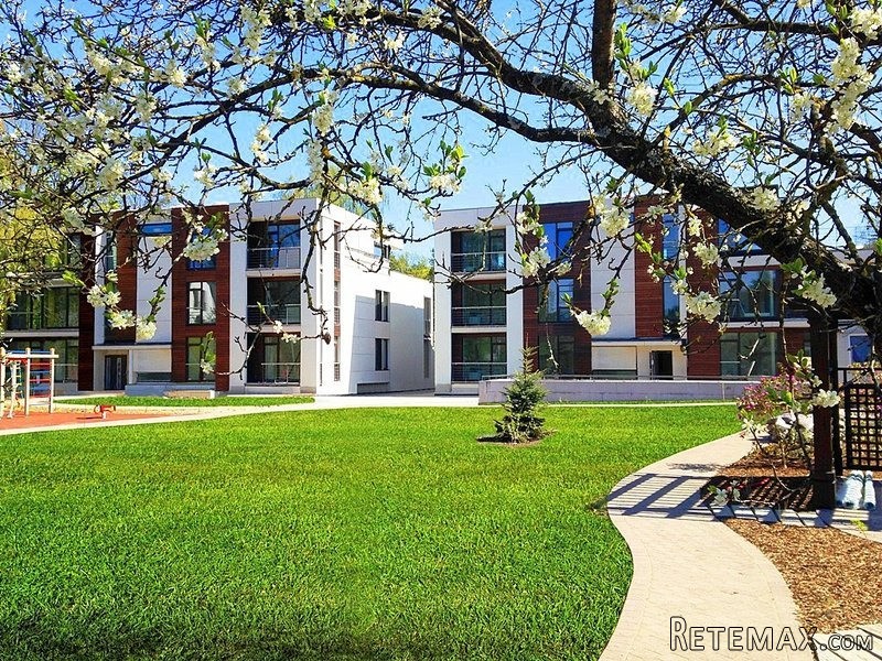 Bright And Spacious Apartment In..