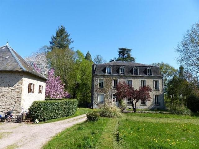 6 bedroom House For Sale: 87000 CHALUS - 2
