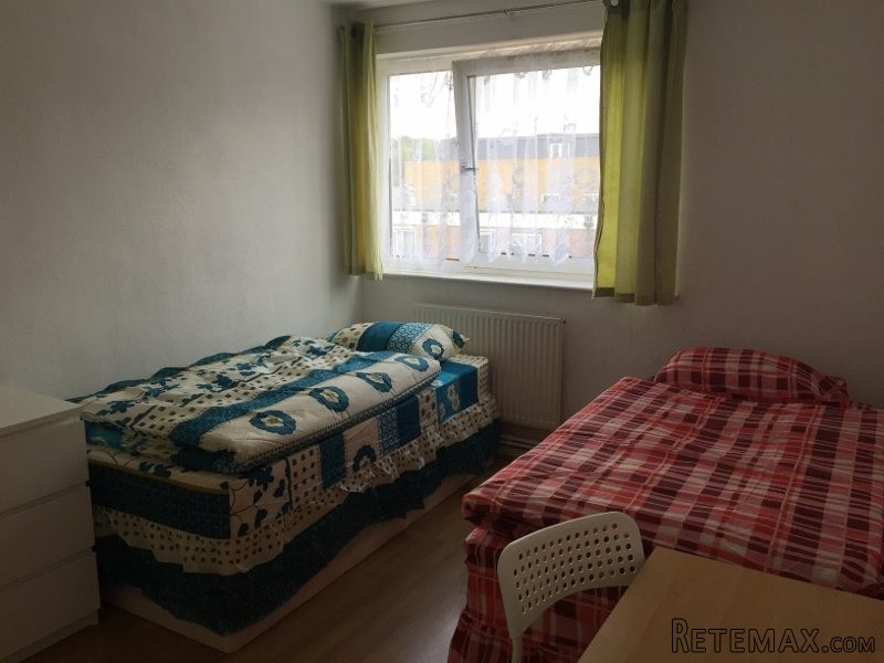 Room share for women, Zone 2, Mile End