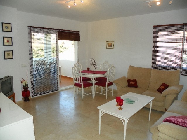 2 Bed Apartment for sale in Calahonda - 2