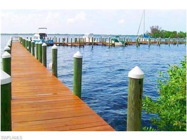 2 bedroom Condominium For Sale: Fort..