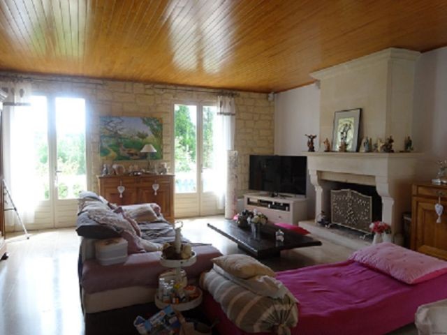 Beautiful 4 bedroom house + studio.. - 2