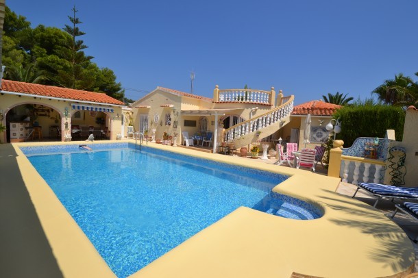 Lovely Traditional 3 Bed 3 Bath Villa..