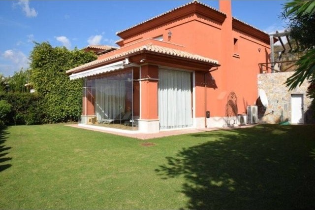 SEMI D. VILLA FOR SALE IN SANTA CLARA