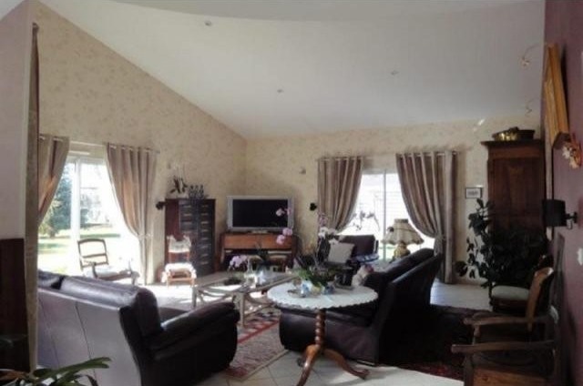 5 bedroom Villa For Sale: 79000 NIORT - 2