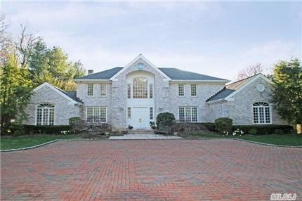 14 Evans Dr Brookville, NY 11545