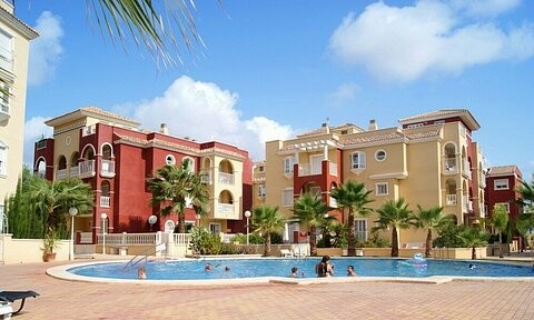 2 Bed Luxurious Apartment minutes from..