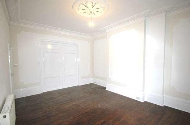 3 Bed Flat/Apartment To Let in London