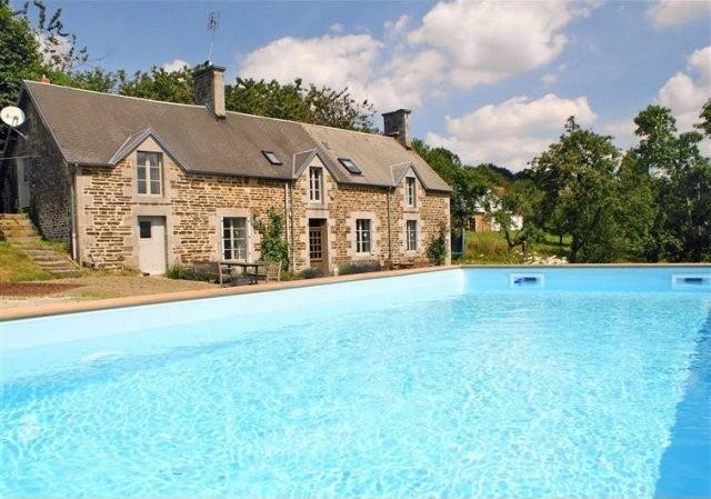 Stunning House With Pool and Outbuilding