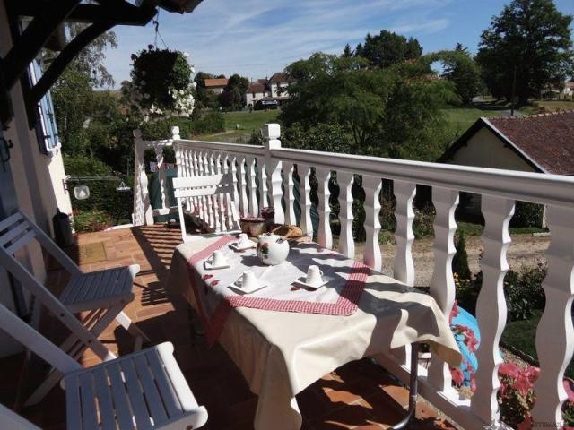 2 Bedroom Detached House For Sale - 2